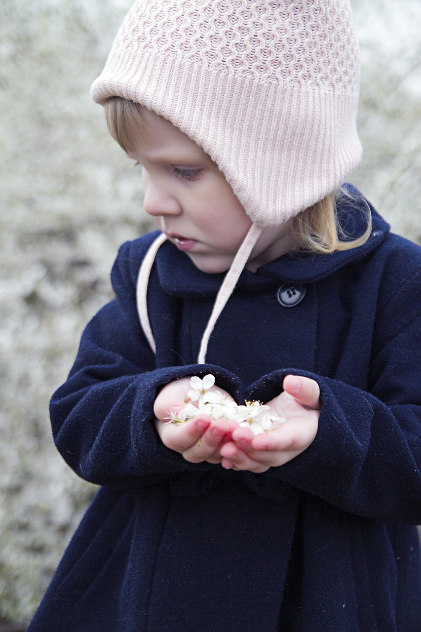 Wybór odpowiedniego nakrycia głowy dla dziecka – kluczowe czynniki
