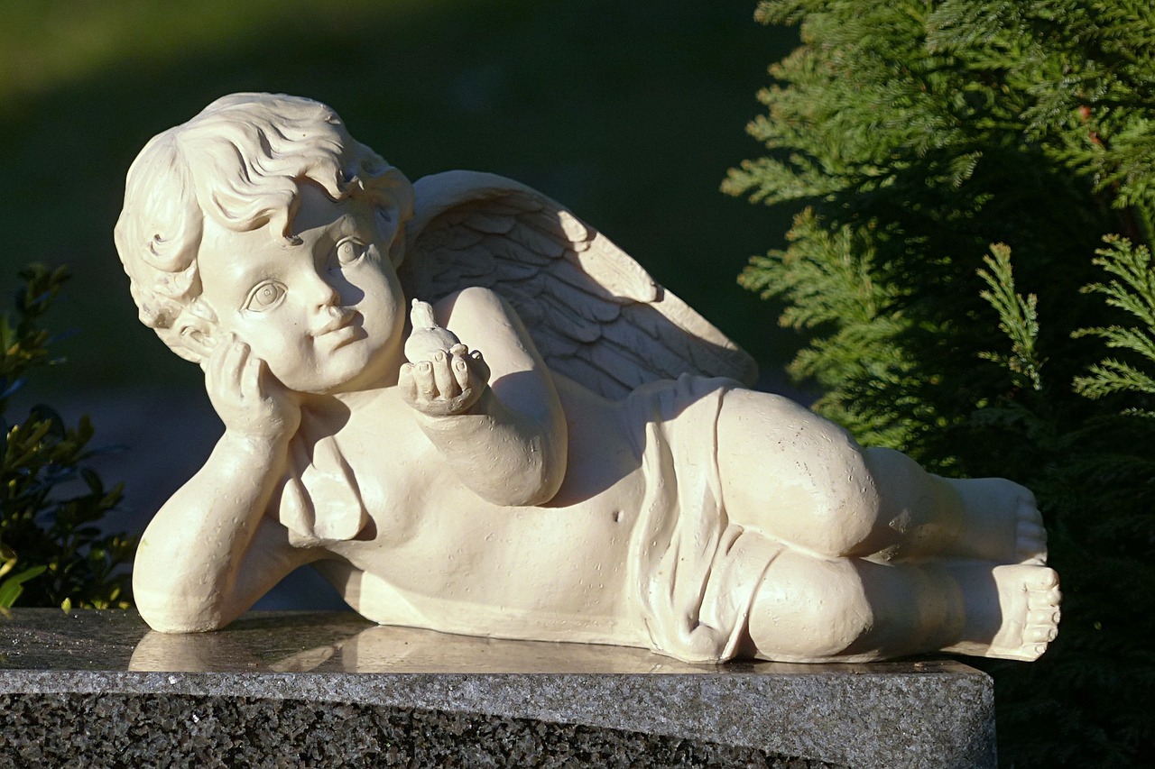 Pomoc w trudnych chwilach – jak wybrać odpowiednią obsługę pogrzebową?